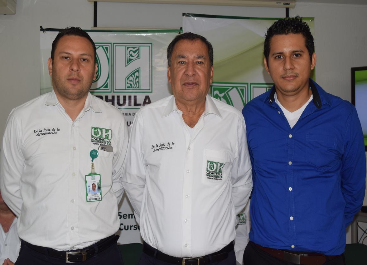 Omar Cuadro; director de Docencia, rector de la Coorhuila Fabio Lozada Pérez, Arnold Torres coordinador del programa de Ingeniería de Energías Renovables.